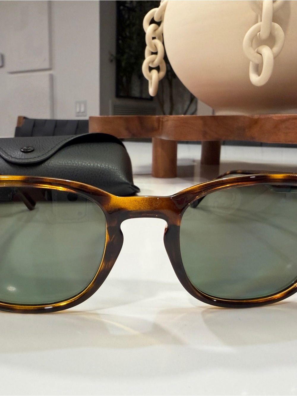 New Ray-Ban Polarized Sunglasses - Picture 5 of 10